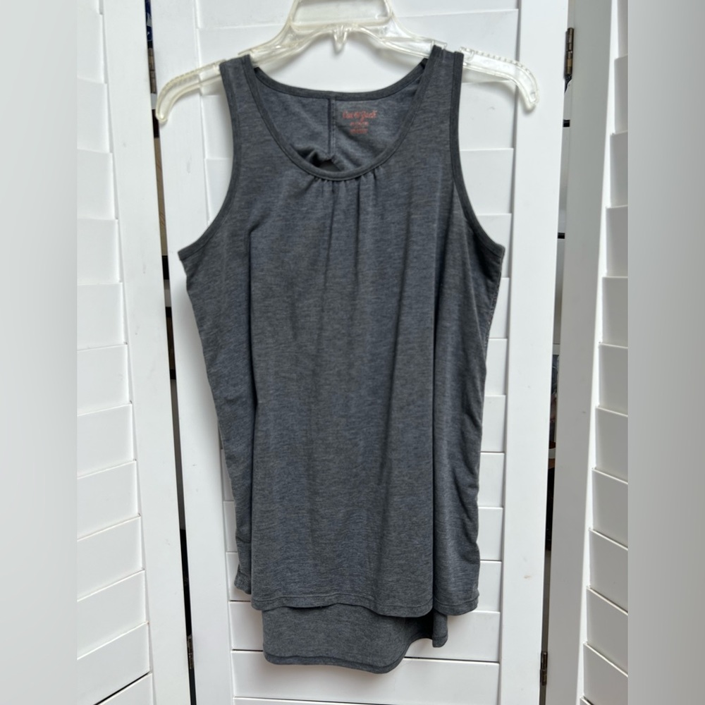TOP by CAT & JACK SIZE XL GRAY SLEEVELESS USED IN LIKE NEW CONDITION